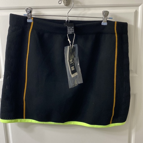 Adidas Ivy Park mini skirt NWT size 1X NWT - Picture 2 of 5